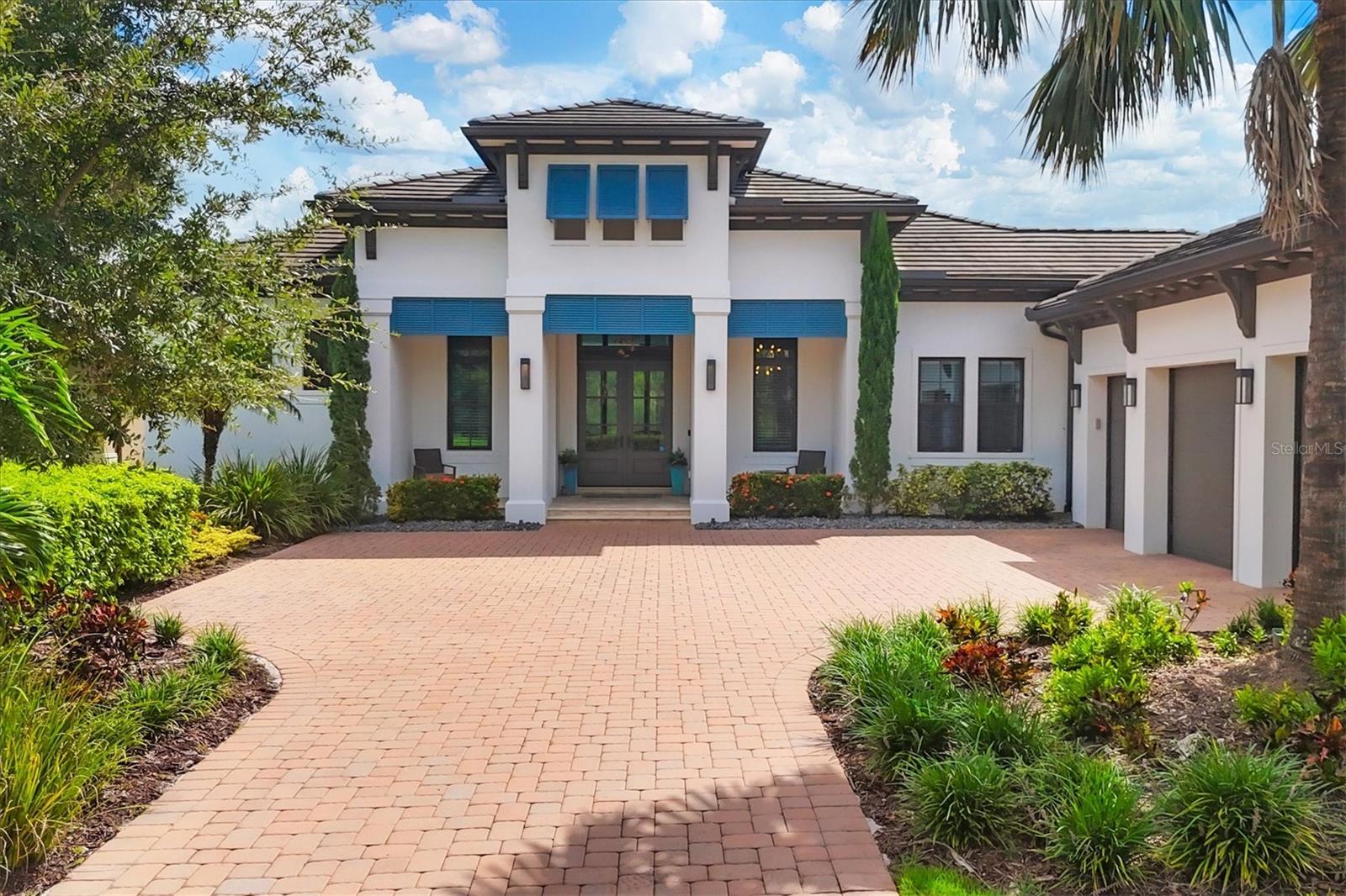 FOUNDERS CLUB - Residential