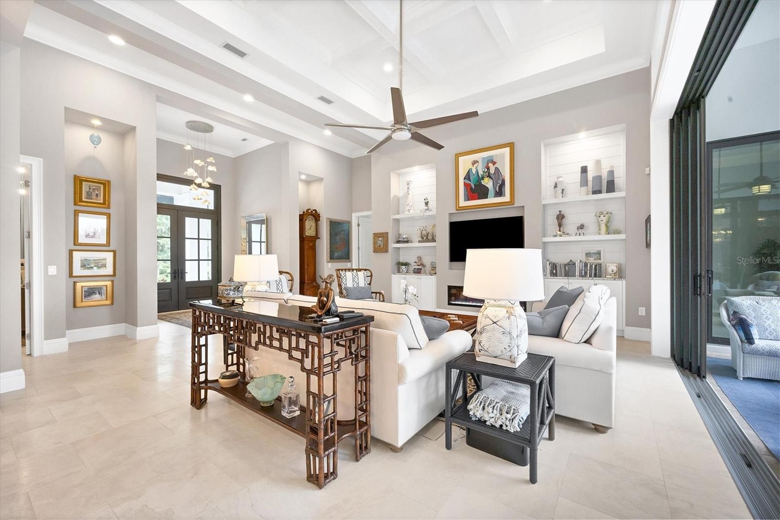 FOUNDERS CLUB - Residential