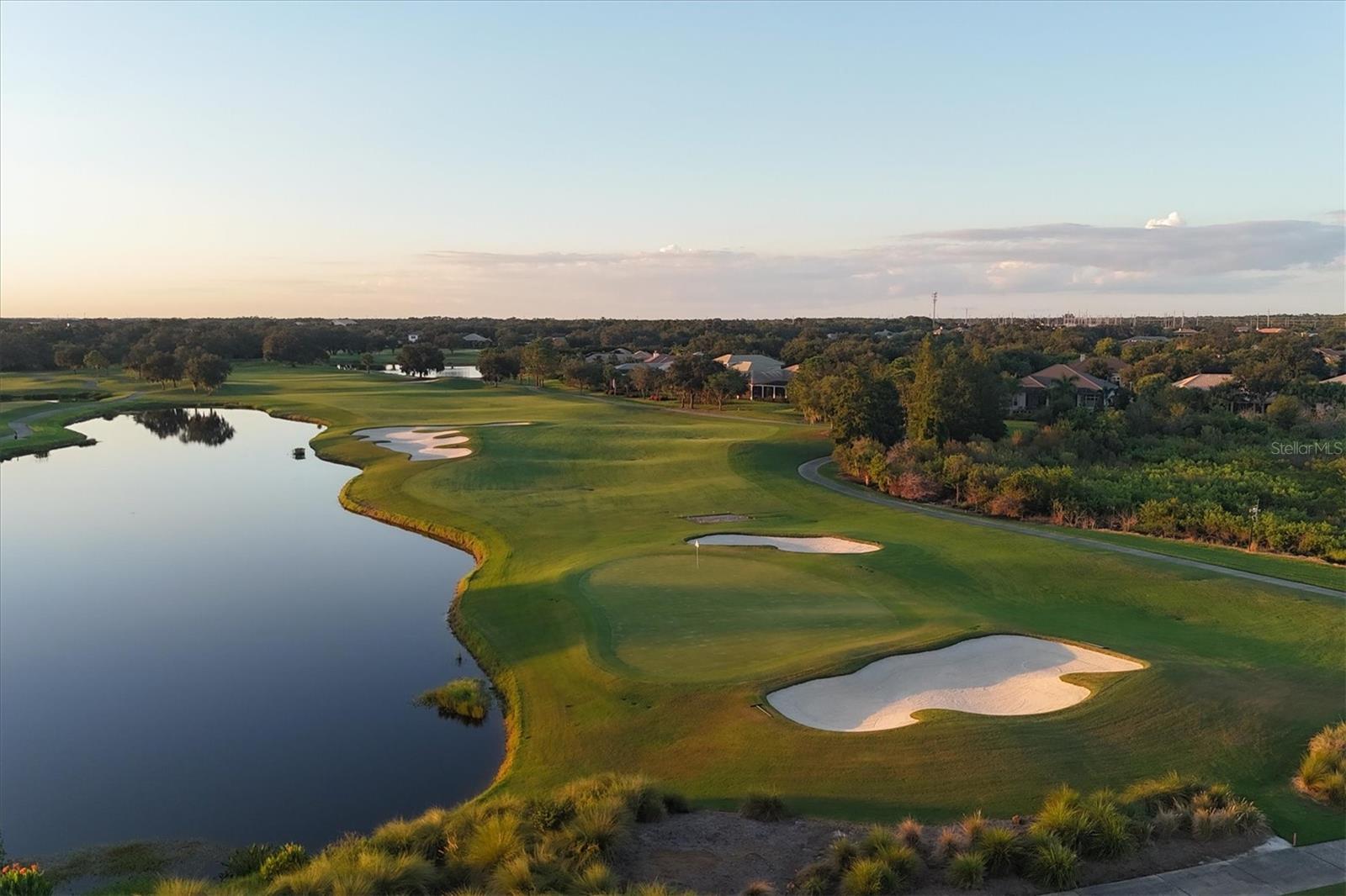 FOUNDERS CLUB - Residential