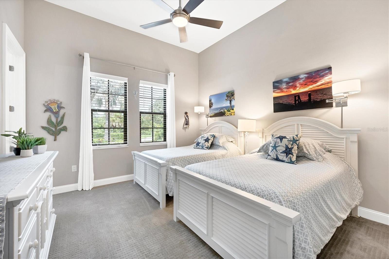 FOUNDERS CLUB - Residential