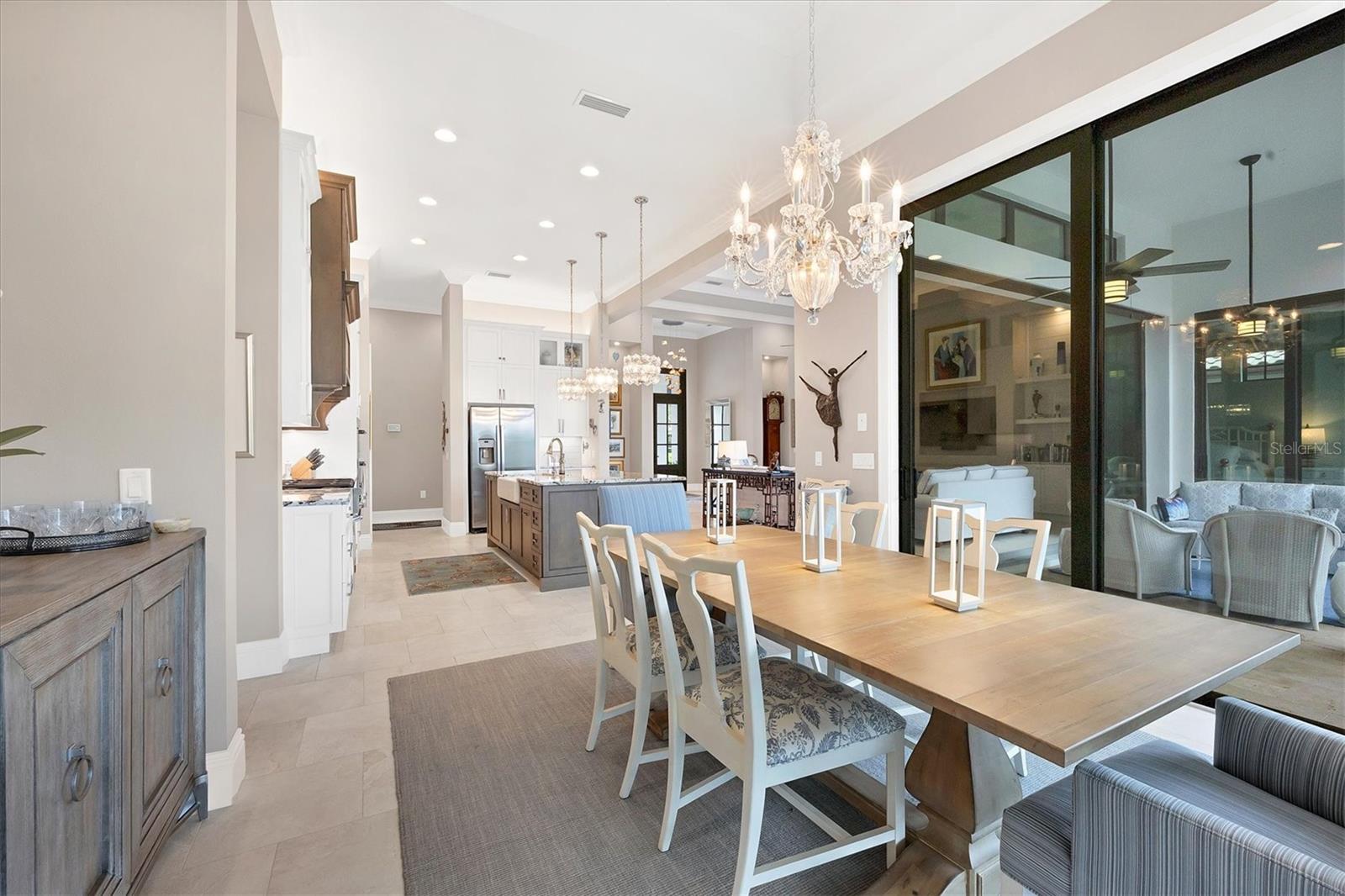 FOUNDERS CLUB - Residential