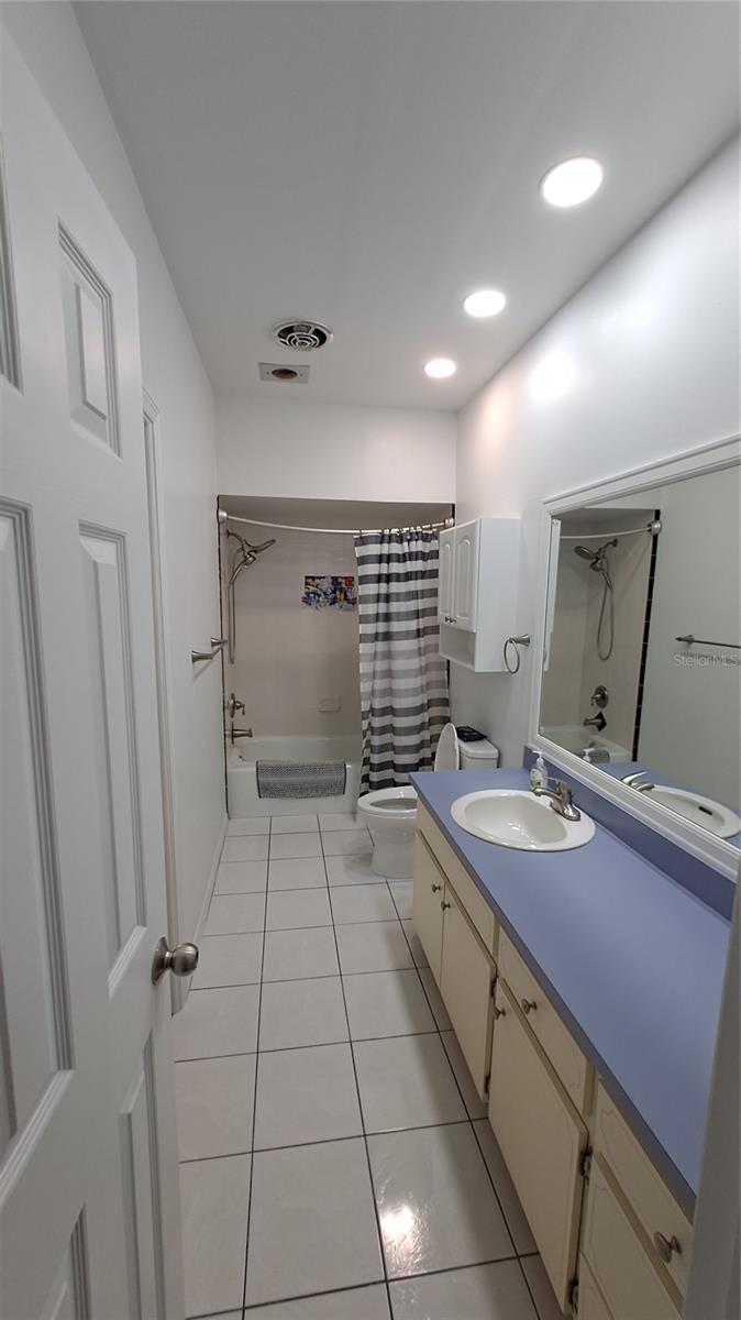 ENGLEWOOD GOLF COURSE - Residential Lease