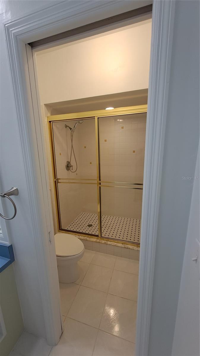 ENGLEWOOD GOLF COURSE - Residential Lease