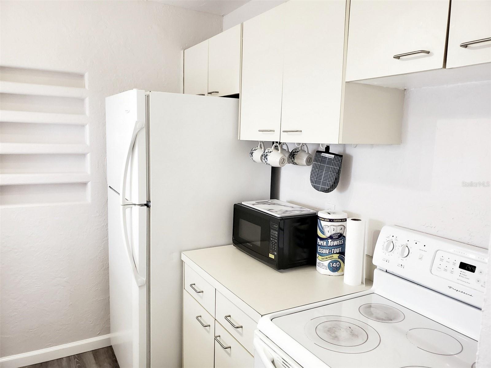 MIRROR LAKE SEC 3 - Residential Lease