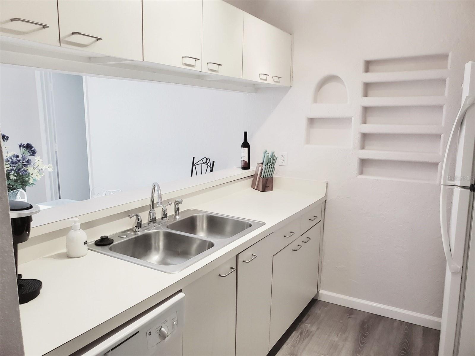 MIRROR LAKE SEC 3 - Residential Lease