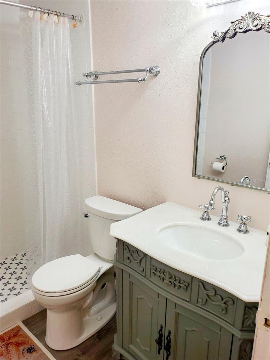 MIRROR LAKE SEC 3 - Residential Lease