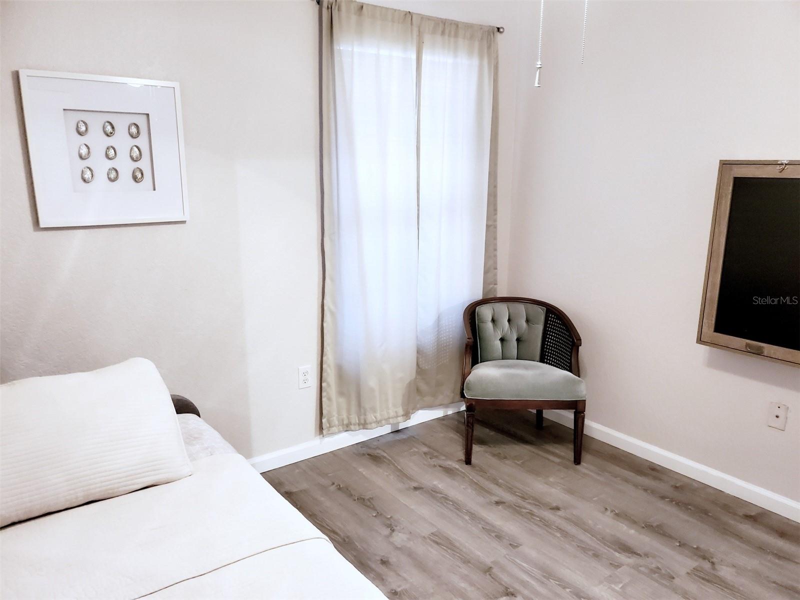 MIRROR LAKE SEC 3 - Residential Lease