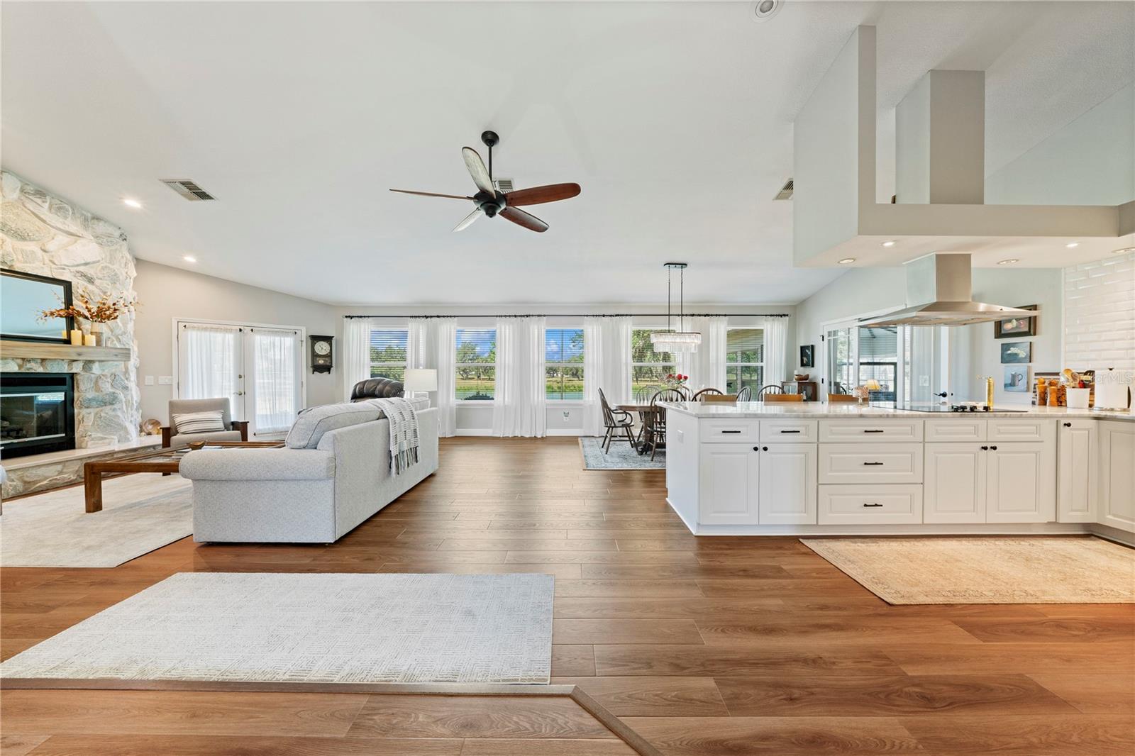 SILVER OAKS PH 01 - Residential