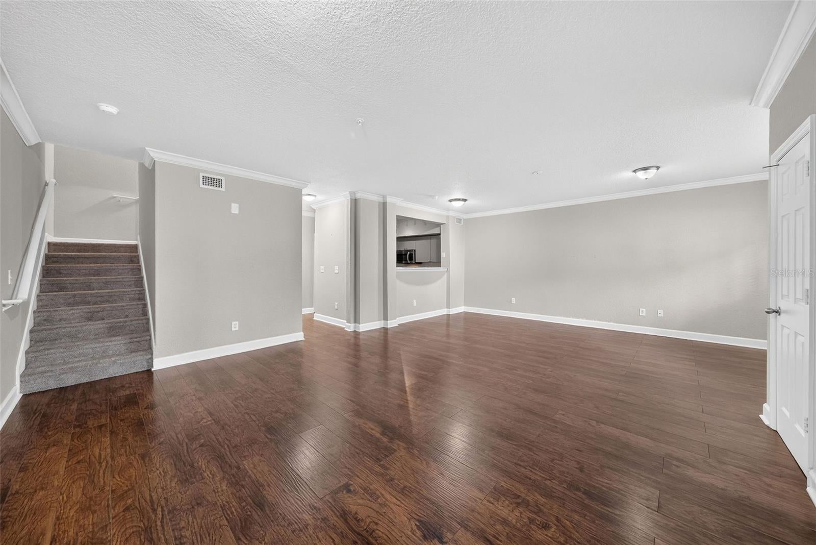 204 SOUTH STREET 1053