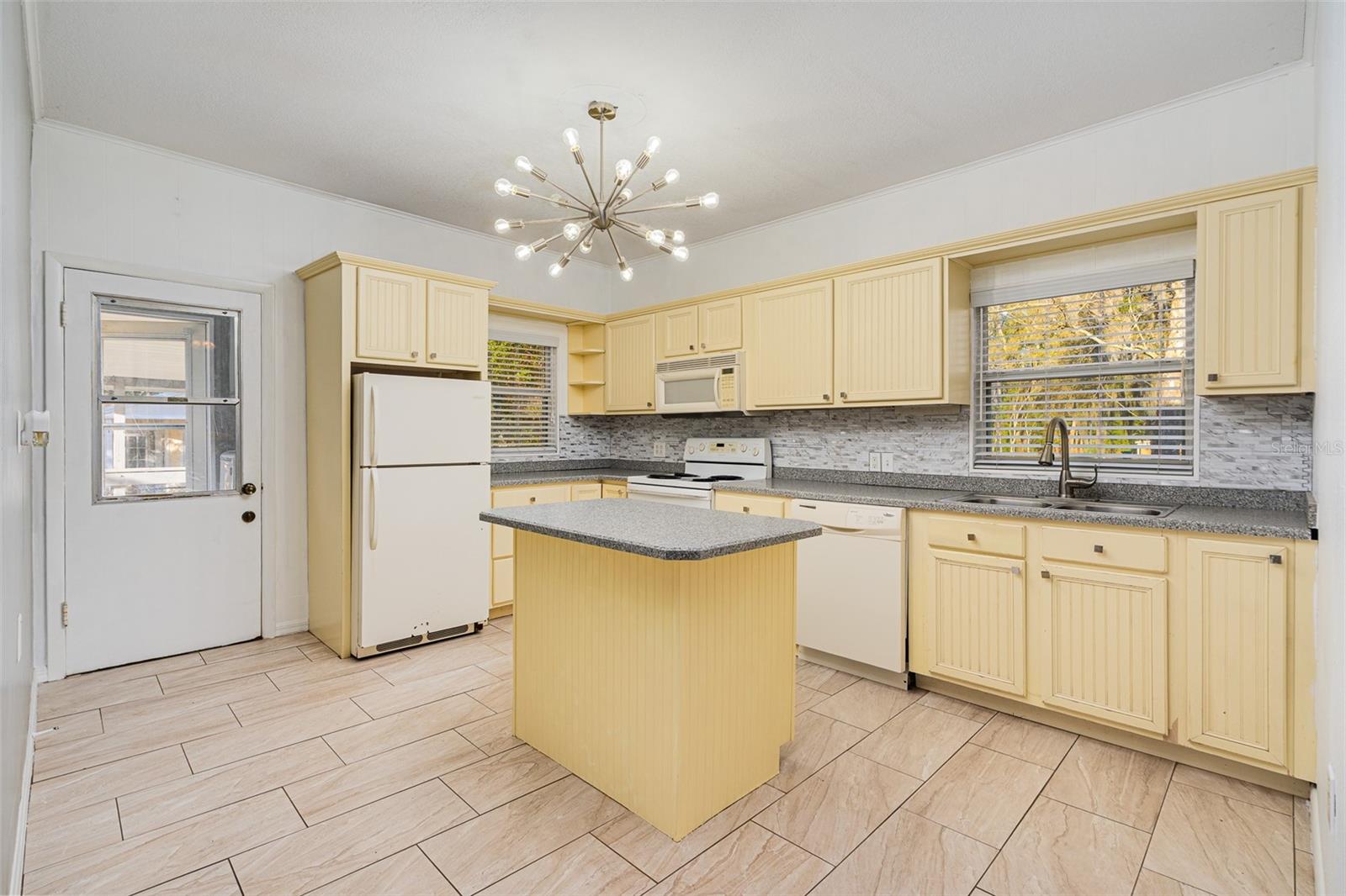 LAKE HELEN BLK 17 &W 1/2 BLK 18 - Residential