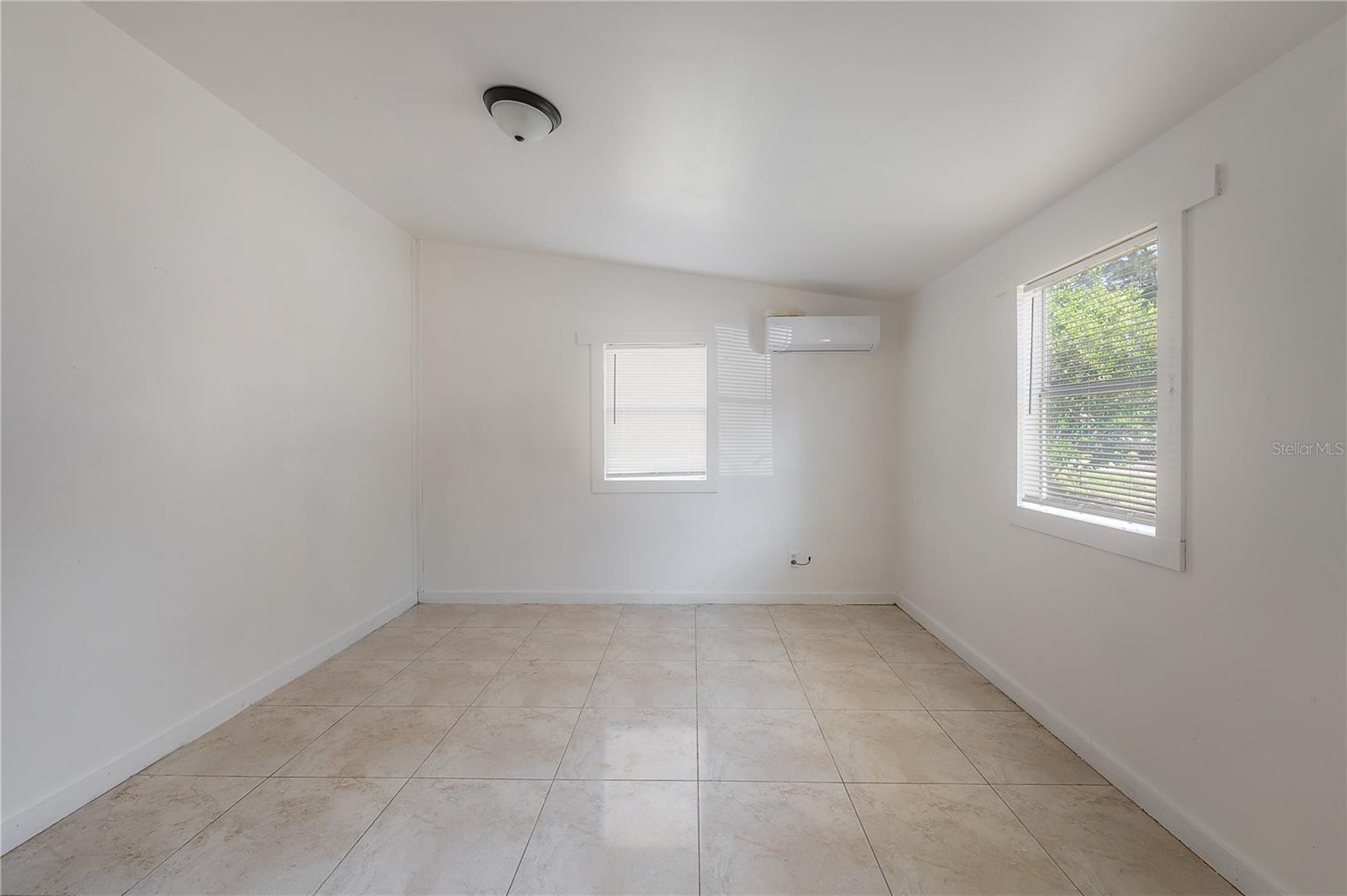 SNOW CAPS - Residential