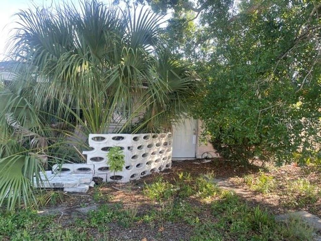 Photo of 547 75th Avenue N, St Petersburg, FL 33702 (MLS # TB8513682)