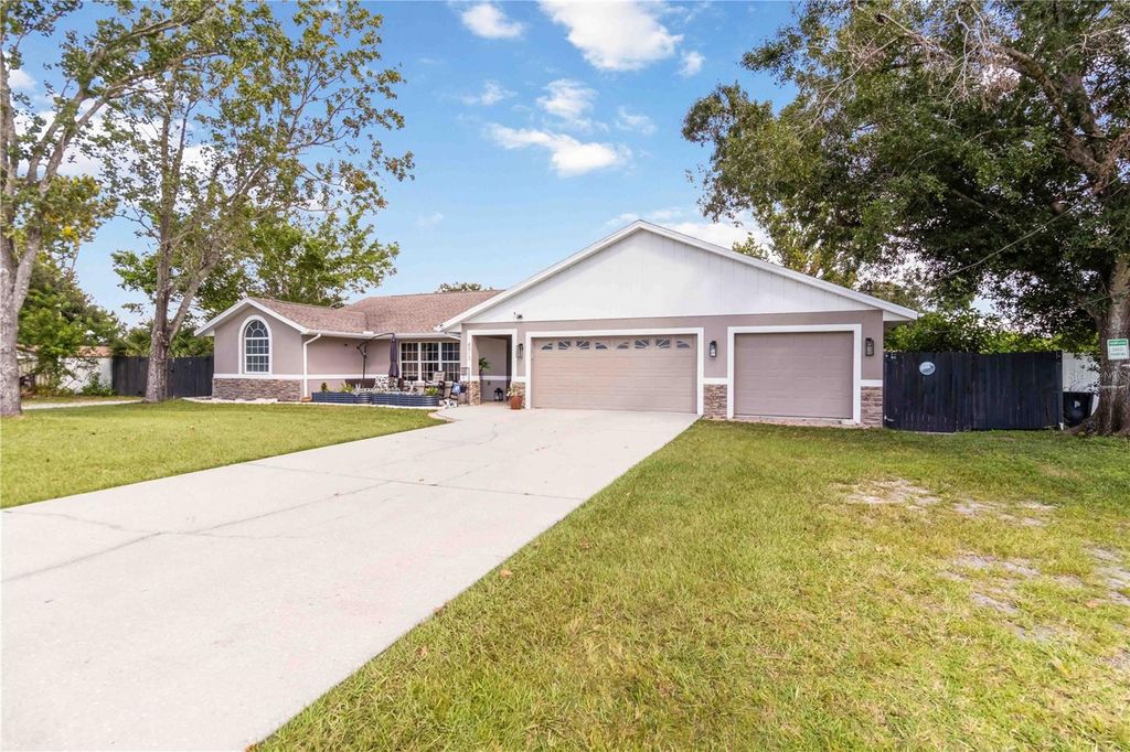 Photo of 4913 37th Street East, Bradenton, FL 34203 (MLS # A4666471)