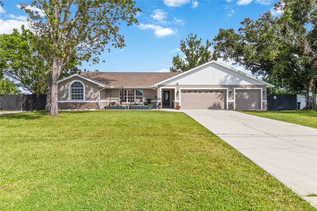 Photo of 4913 37th Street East, Bradenton, FL 34203 (MLS # A4666471)