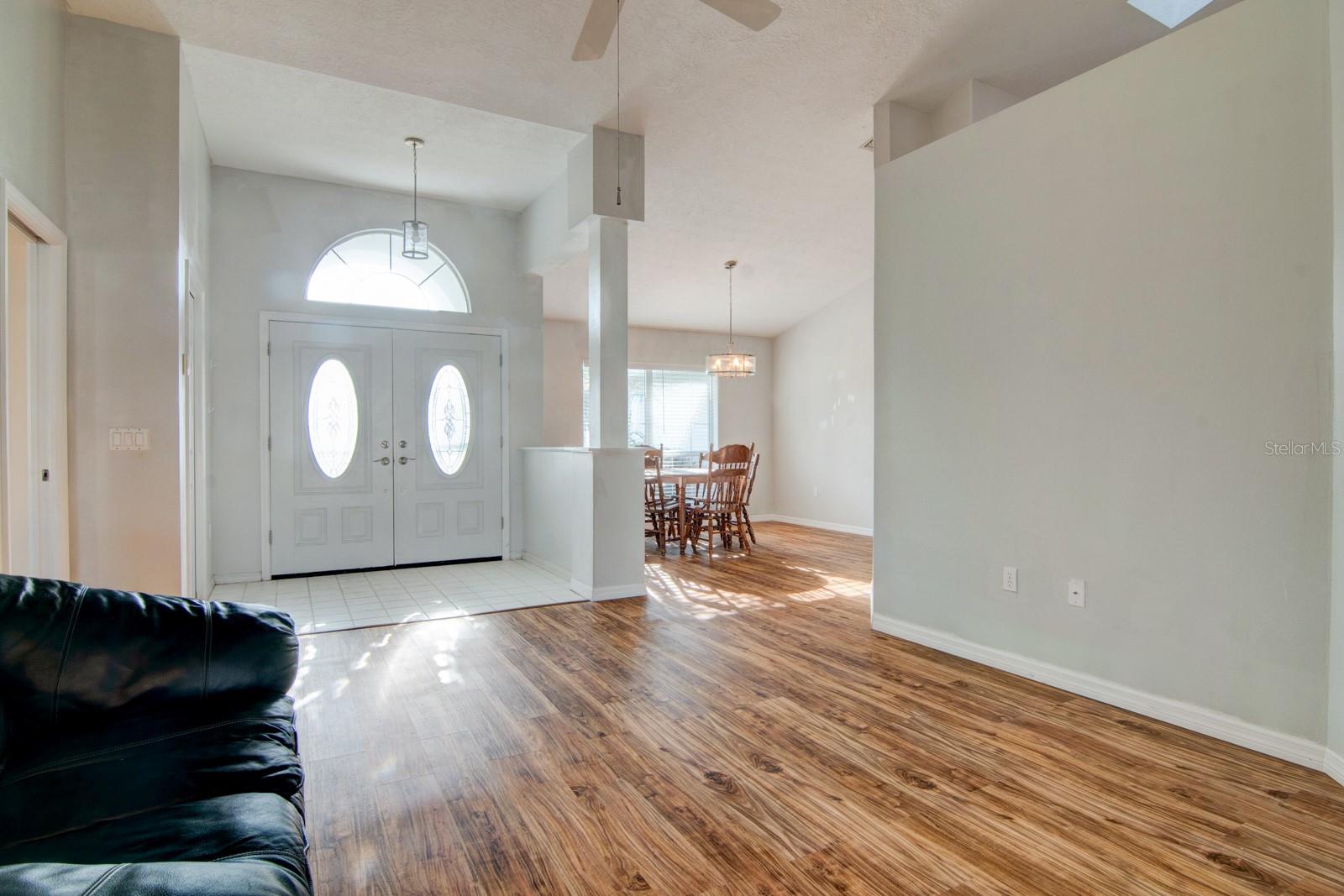 119 W FOREST OAK PLACE