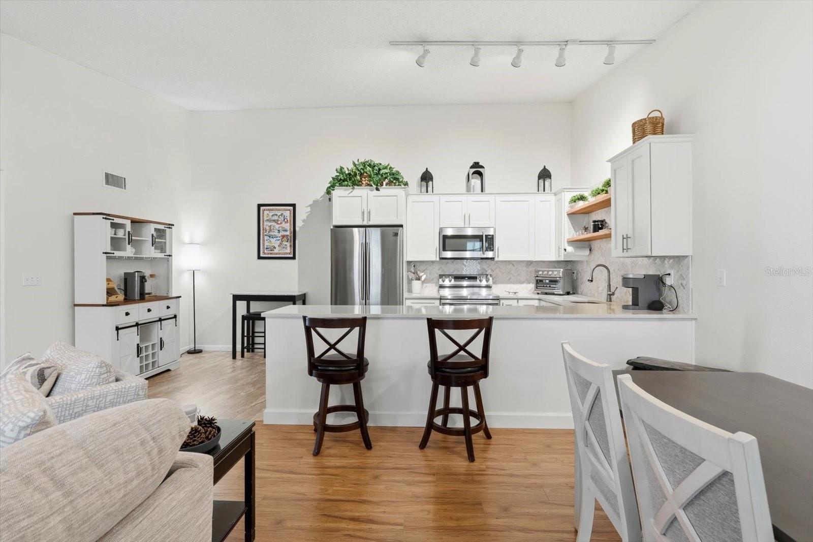 CRYSTAL LAKE CONDO BLDG 3301, UNIT M - Residential