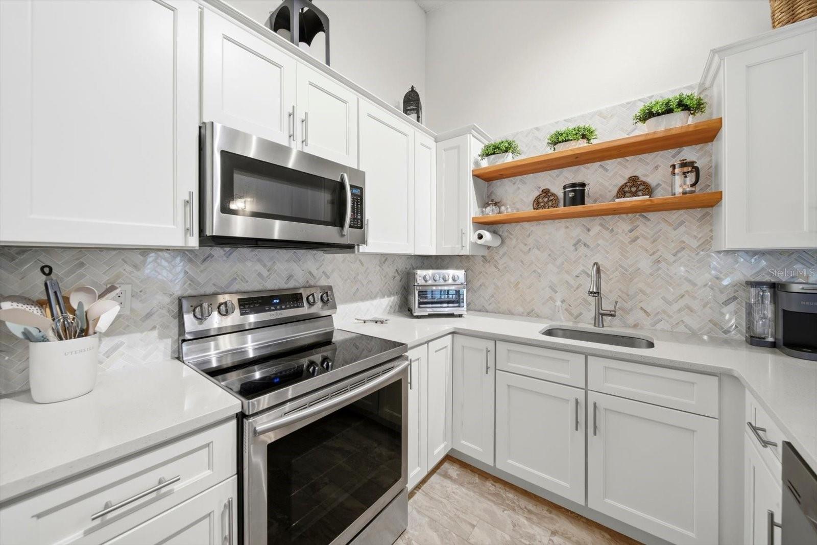 CRYSTAL LAKE CONDO BLDG 3301, UNIT M - Residential