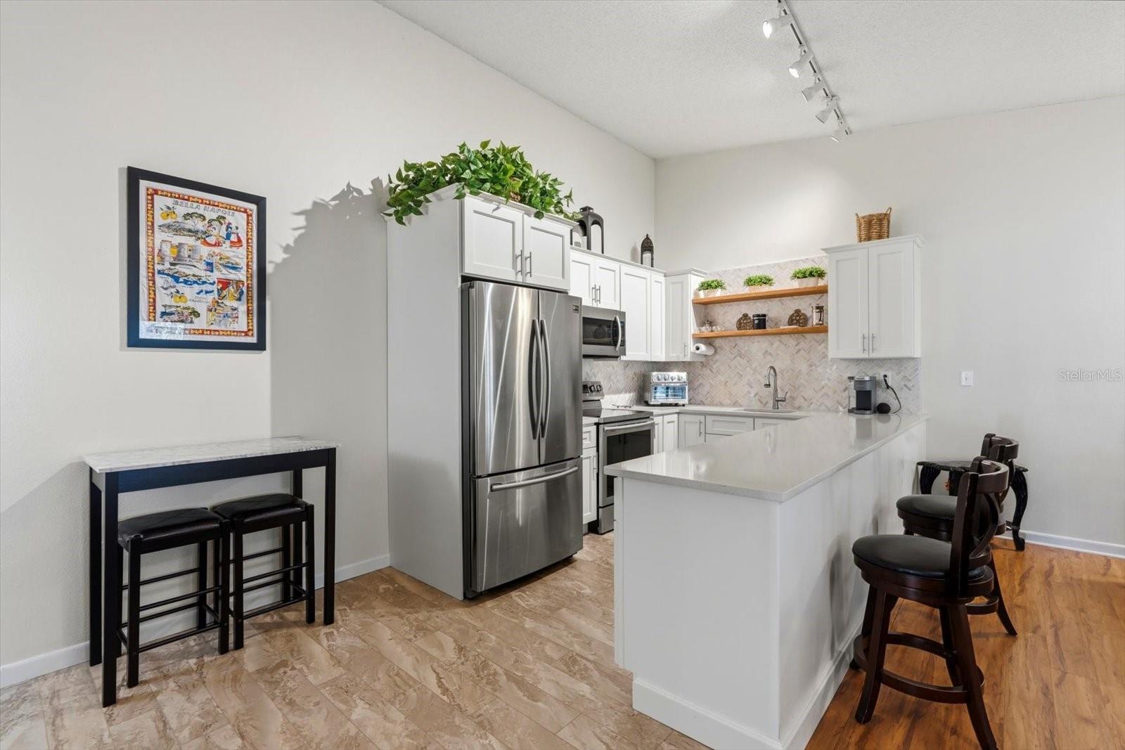 CRYSTAL LAKE CONDO BLDG 3301, UNIT M - Residential