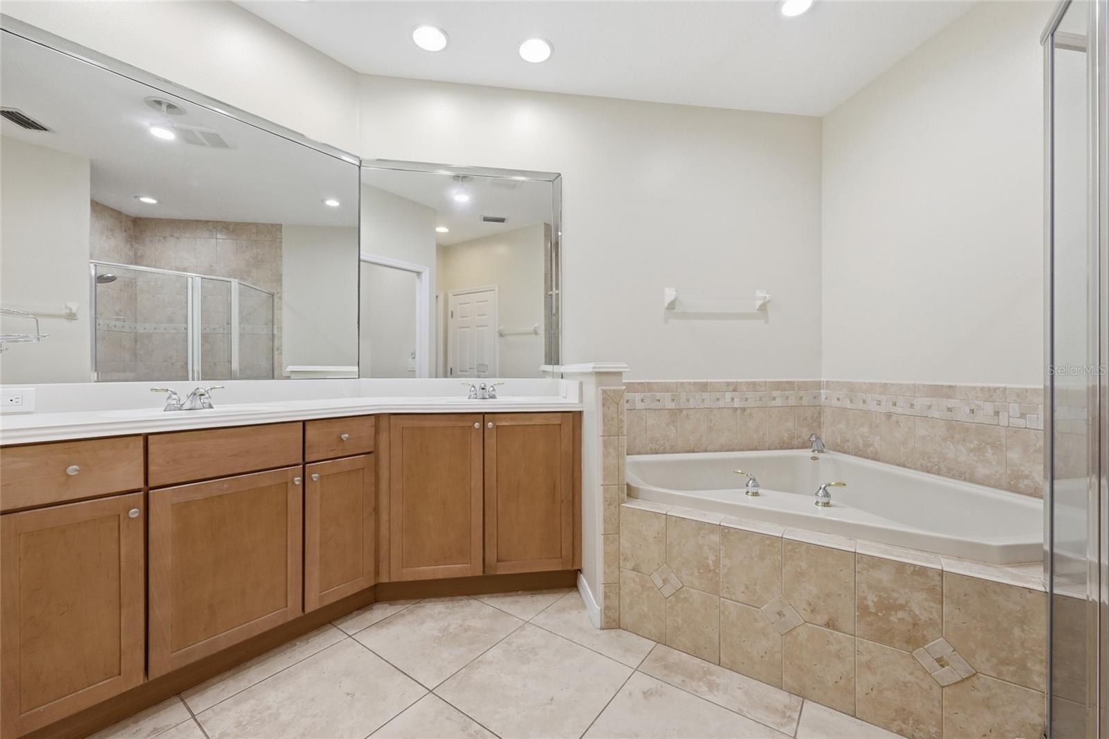 VIZCAYA HEIGHTS CONDO OR 6575 1315 - Residential