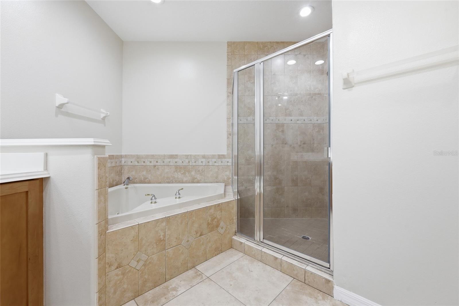 VIZCAYA HEIGHTS CONDO OR 6575 1315 - Residential