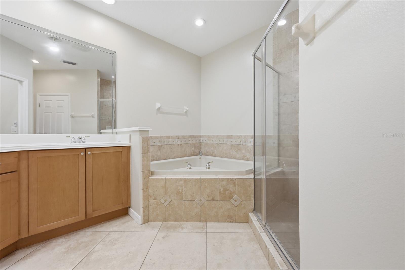 VIZCAYA HEIGHTS CONDO OR 6575 1315 - Residential