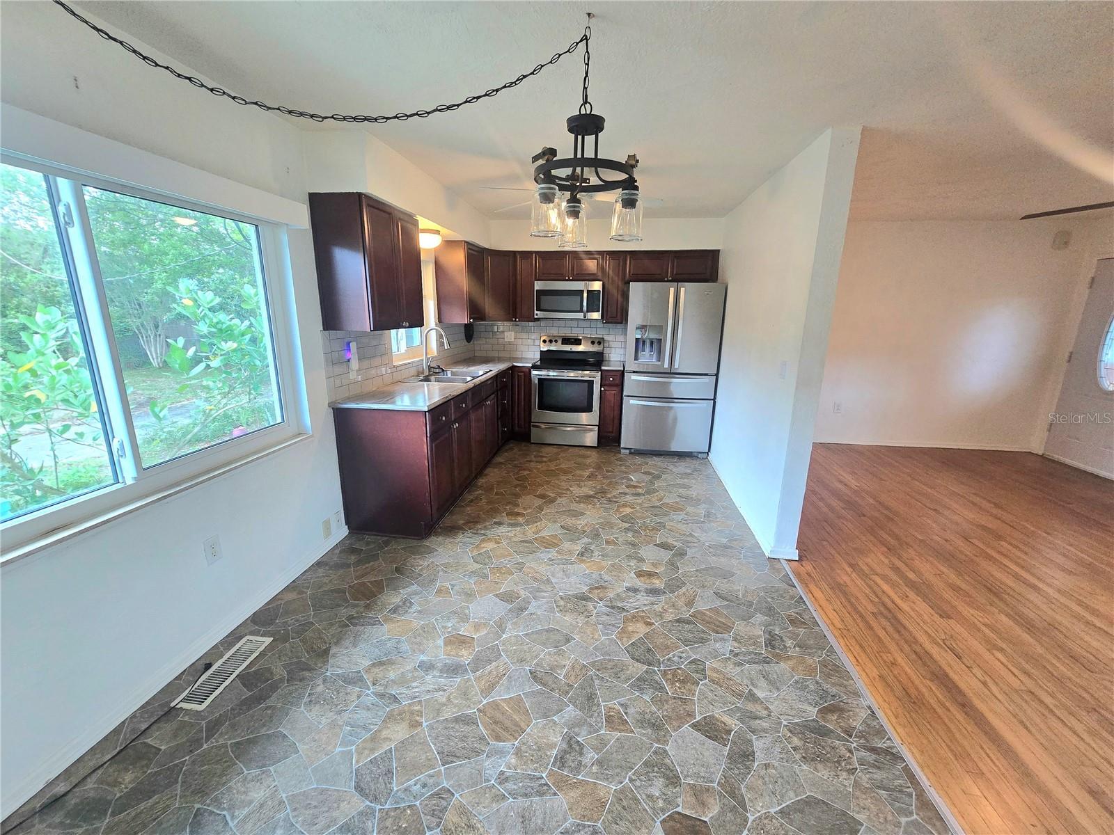 FOREST HILLS - Residential