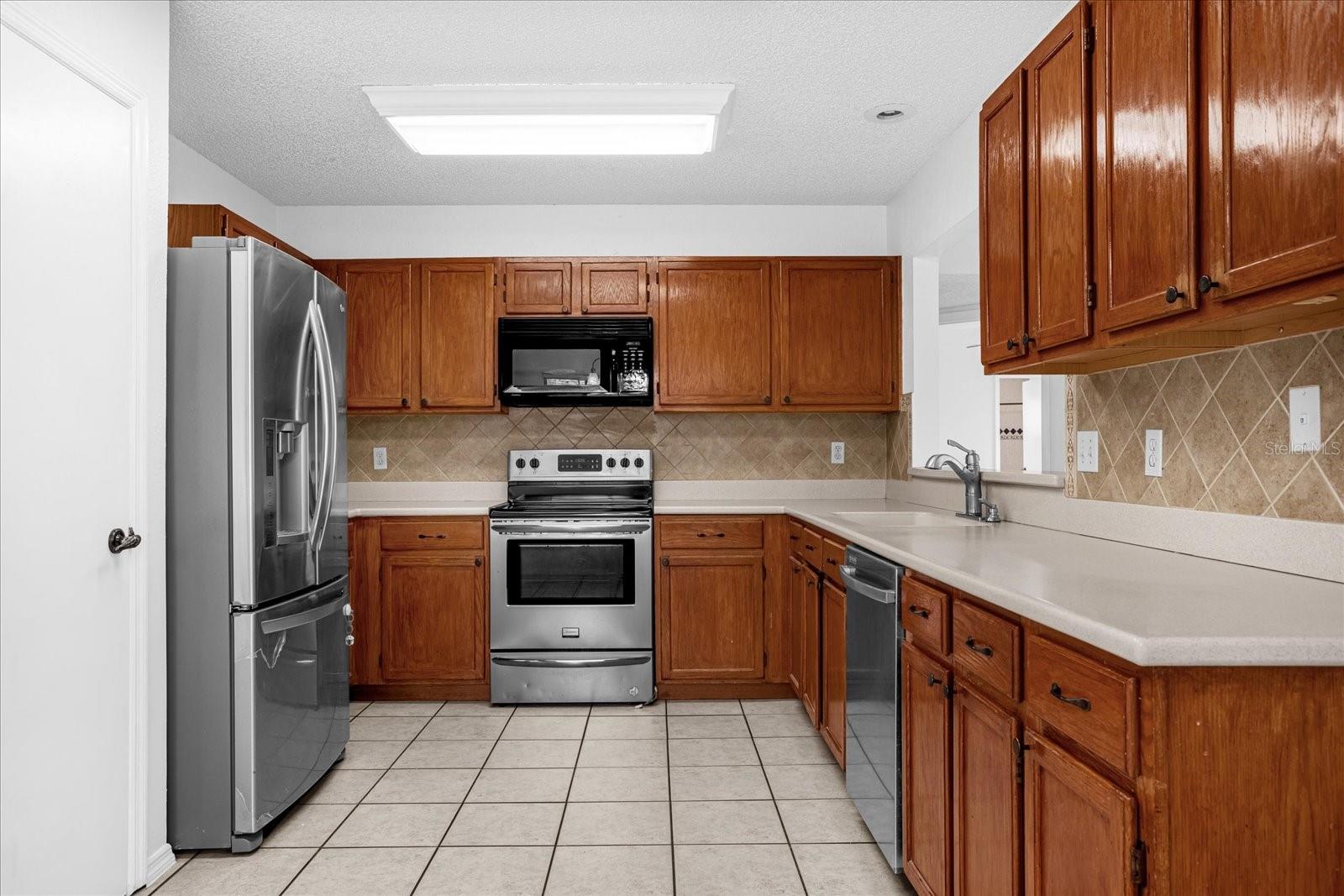 LAKEWOOD AT THE CROSSINGS - Residential Lease