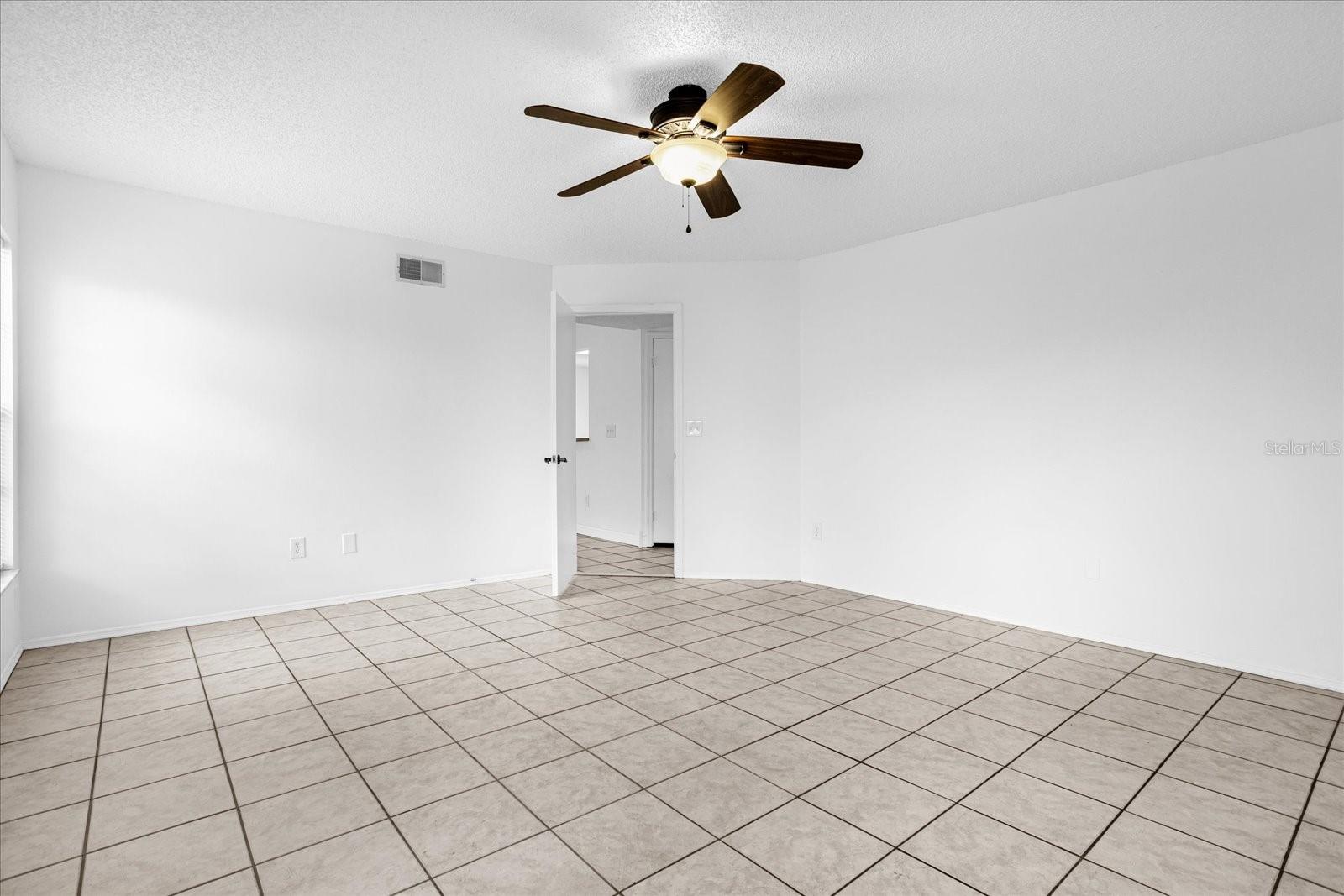 LAKEWOOD AT THE CROSSINGS - Residential Lease