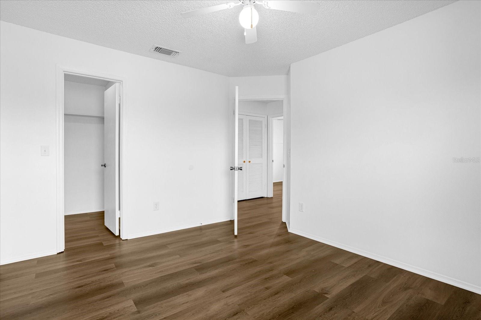 LAKEWOOD AT THE CROSSINGS - Residential Lease