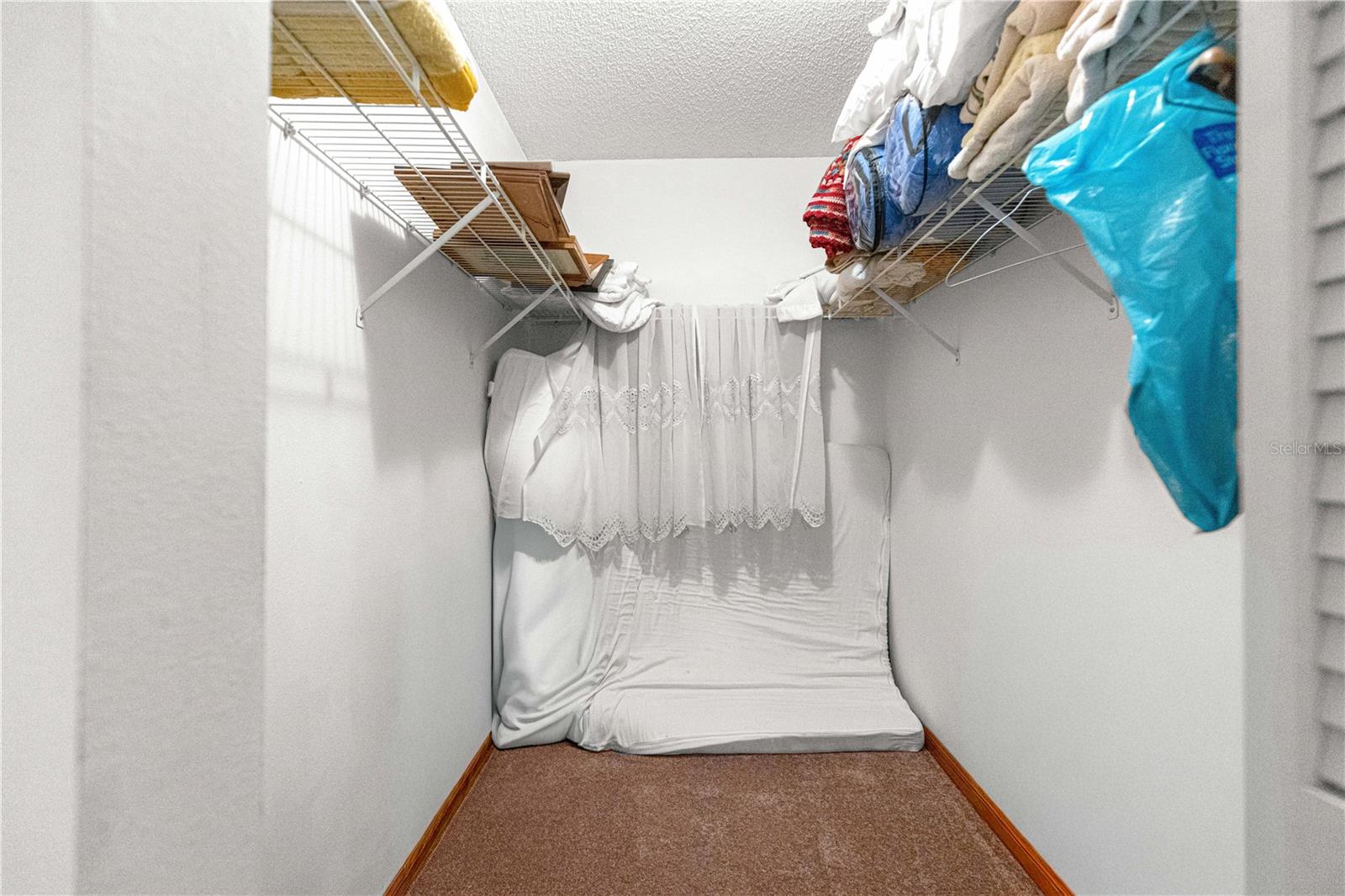 ON TOP OF THE WORLD - Residential