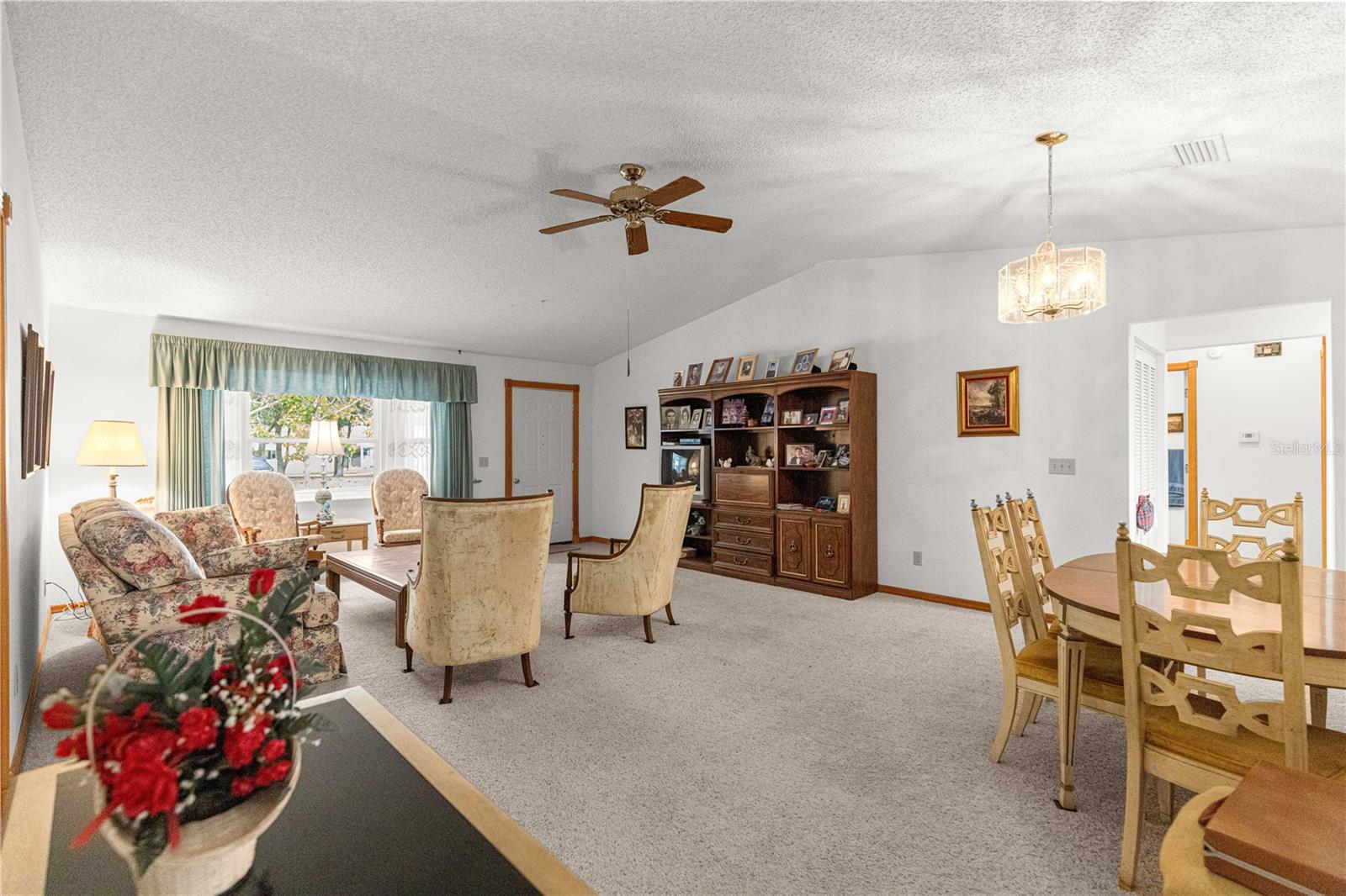 ON TOP OF THE WORLD - Residential