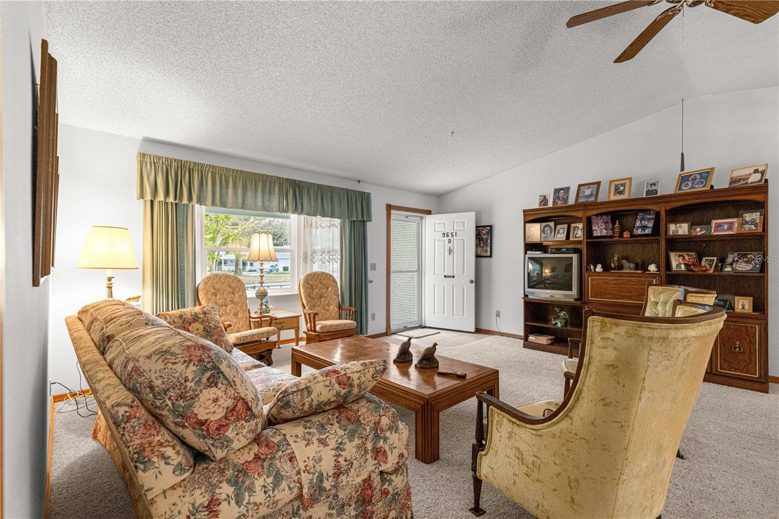 ON TOP OF THE WORLD - Residential