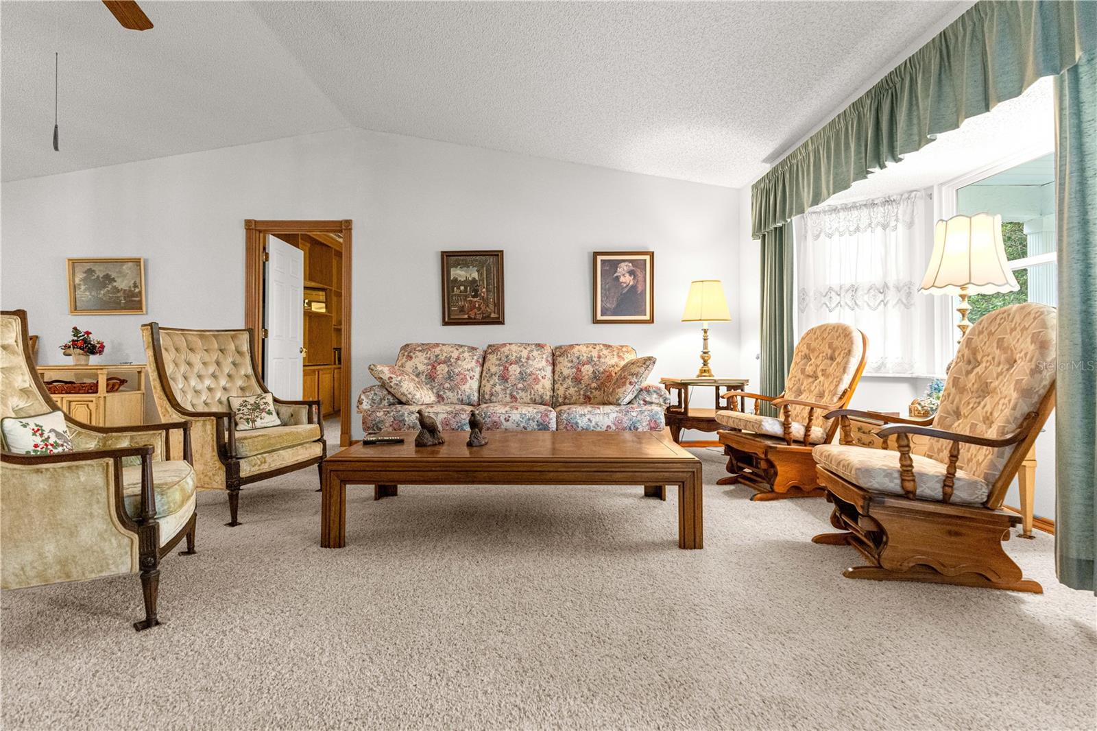 ON TOP OF THE WORLD - Residential