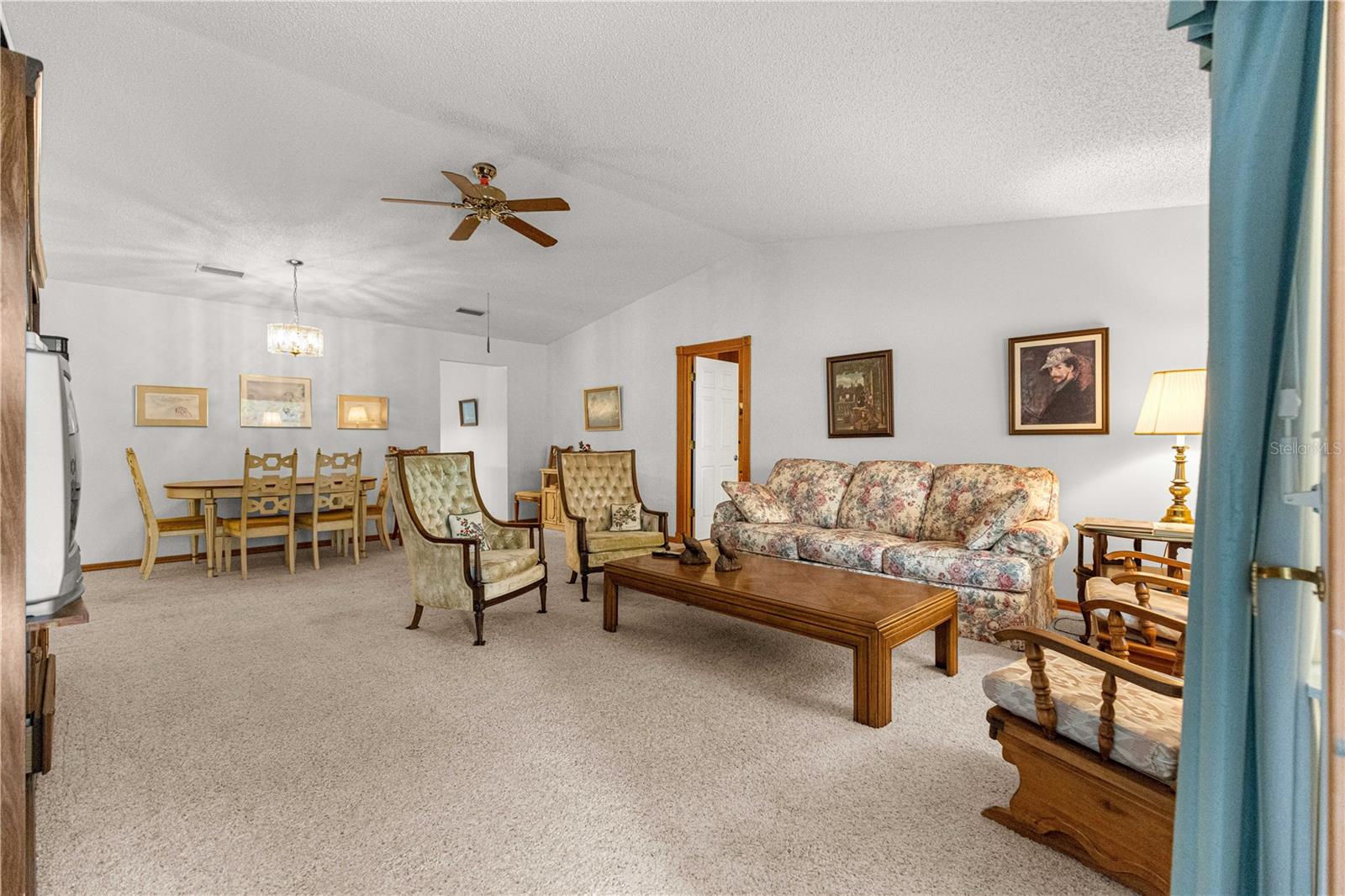 ON TOP OF THE WORLD - Residential