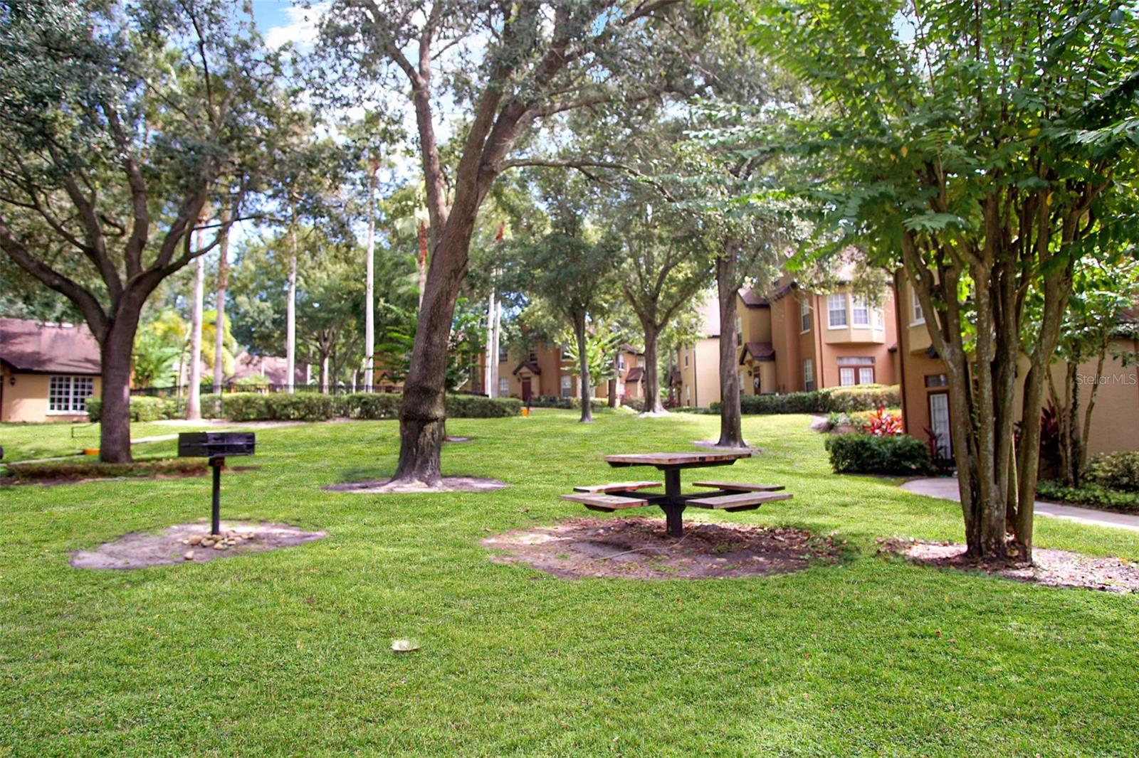 AZUR/METROWEST - Residential Lease