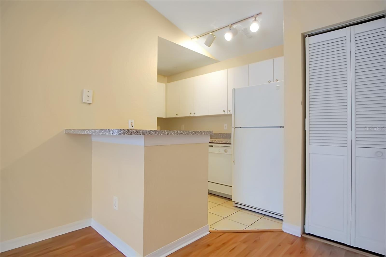 AZUR/METROWEST - Residential Lease