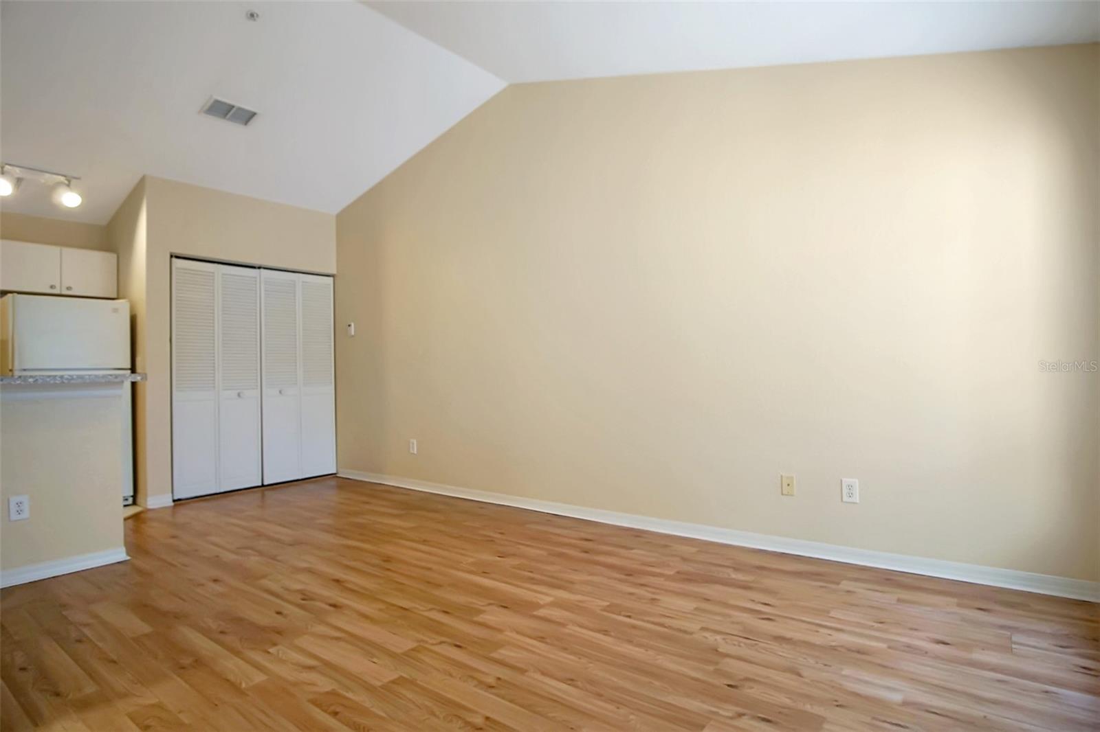 AZUR/METROWEST - Residential Lease