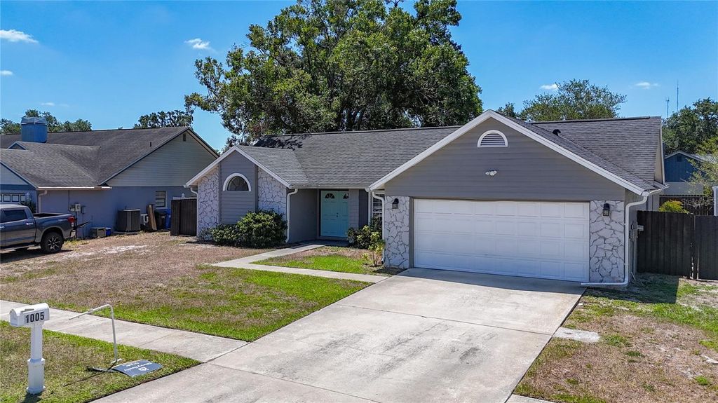 Photo of 1005 Cameo Crest Lane, Valrico, FL 33596 (MLS # TB8379942)