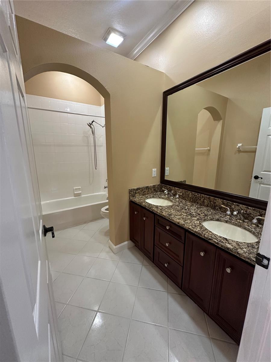 BAYOU CLUB ESTATES TR 5 PH 2 - Residential Lease