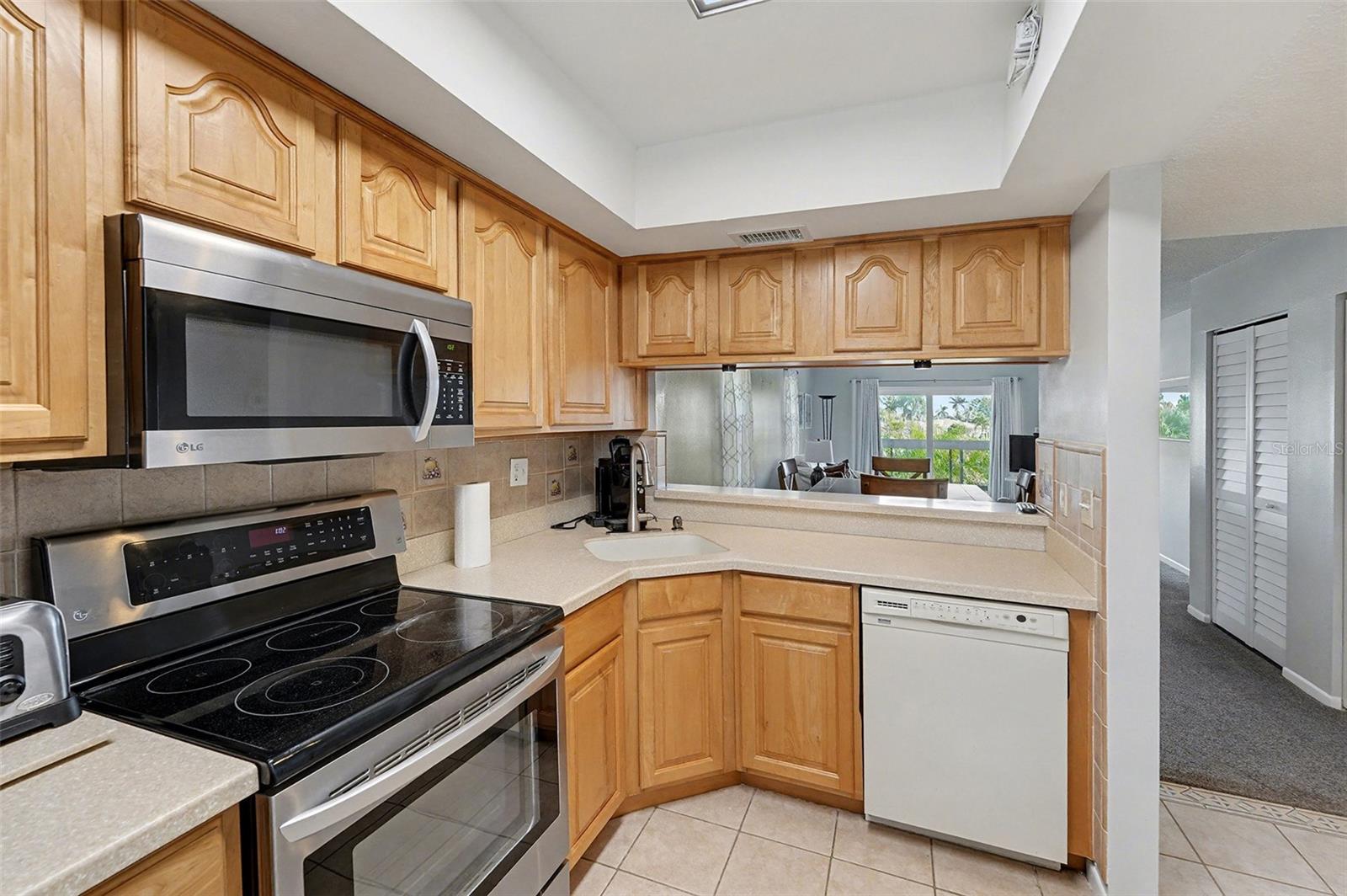 TIDES OF CAPRI EAST CONDO - Residential