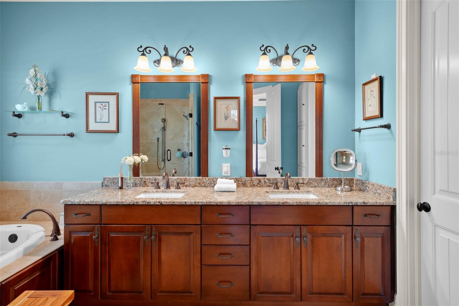 DAVIS ISLANDS PB10 PG52 TO 57 - Residential