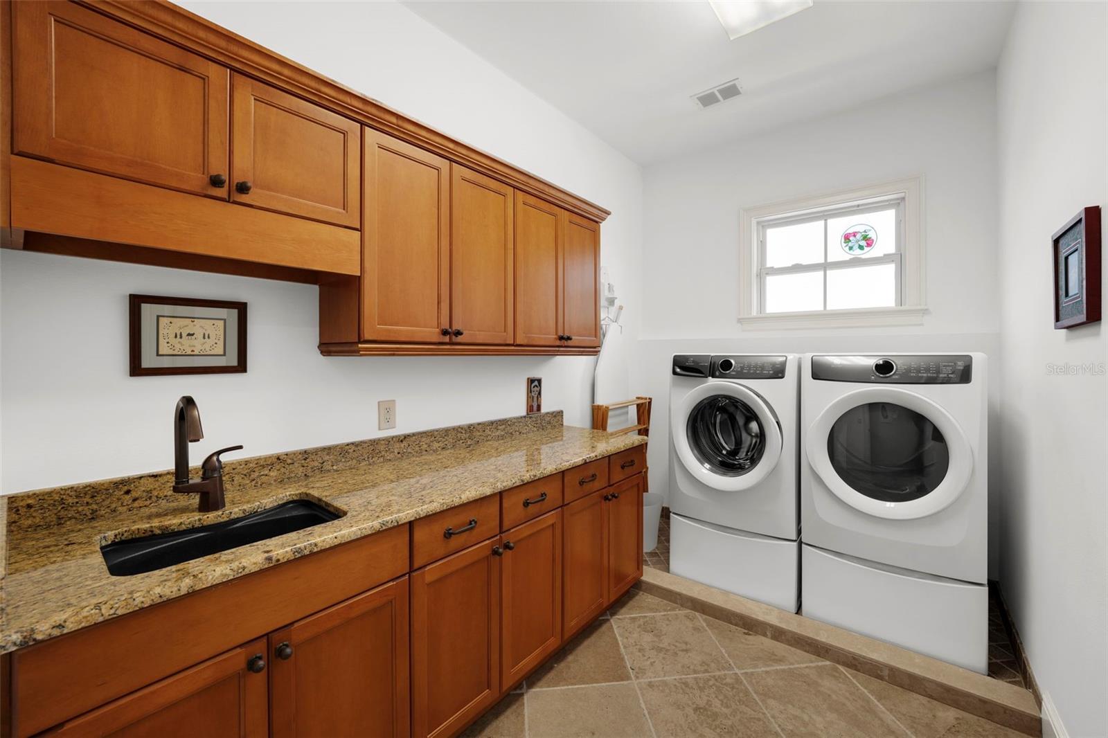 DAVIS ISLANDS PB10 PG52 TO 57 - Residential