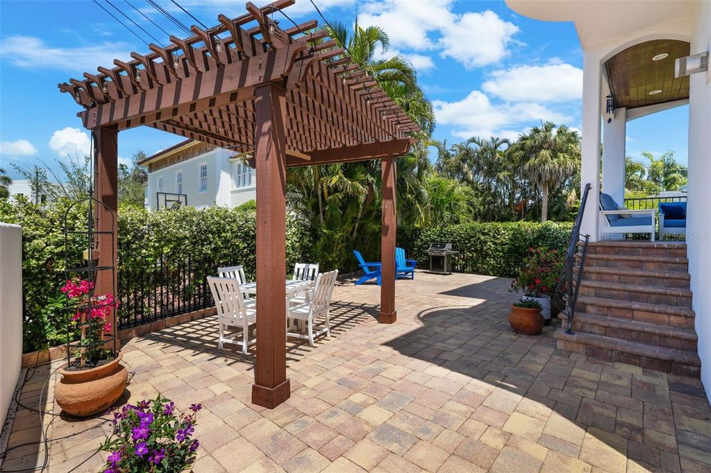 Photo of 108 Bermuda Avenue, Tampa, FL 33606 (MLS # TB8481772)