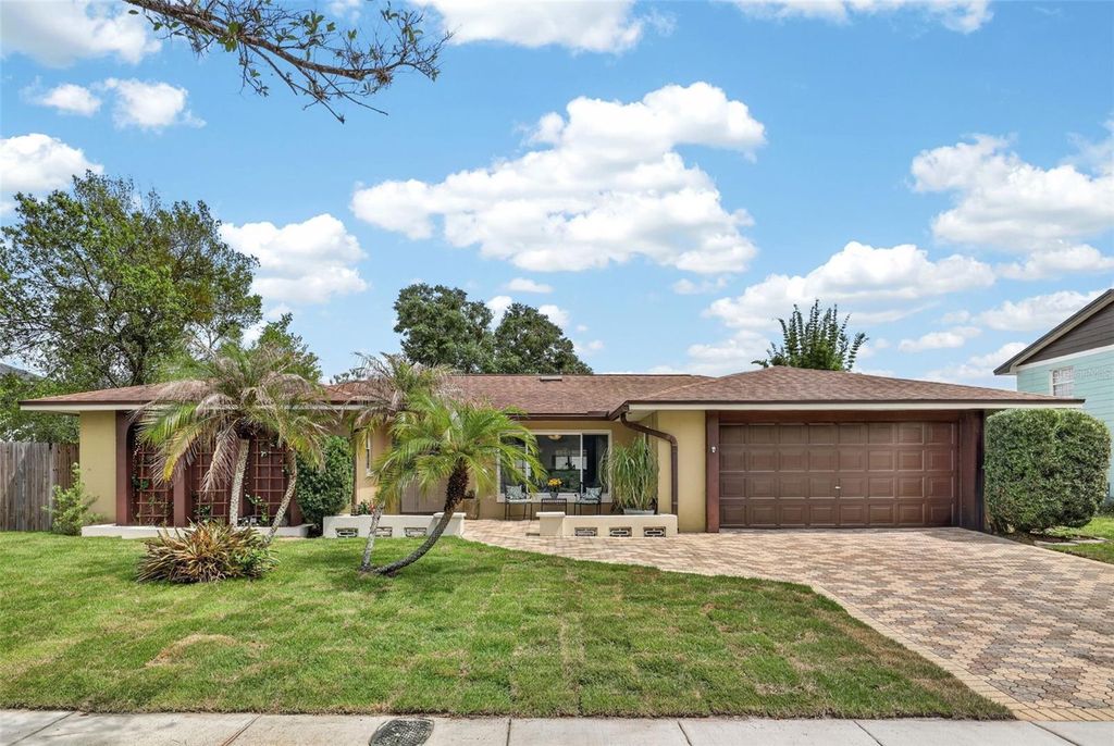 Photo of 1905 Poinsetta Lane, Maitland, FL 32751 (MLS # O6406934)