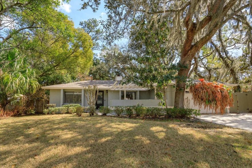 This home is located in one of the most desired communities in the Winter Springs area. The home offers 3 bedrooms and 2 bathrooms, an open floor plan, a Florida Room, split bedrooms, high ceiling, crown molding and much more. It is located close to all major highways making easy access to shopping centers and restaurants offering convenient travel to all areas of Central Florida. All kitchen appliances will convey, along with the refrigerator in the garage. New beautiful bamboo wood flooring in secondary bedrooms.