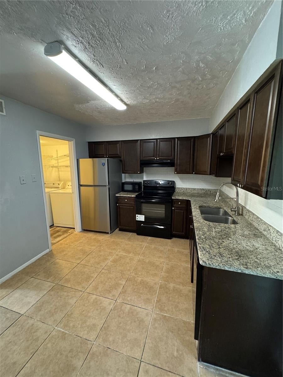 3976 CRAYRICH CIRCLE C1