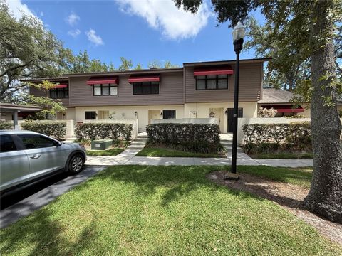 Photo of 819 Oak Park Place, Brandon, FL 33511 (MLS # TB8506110)