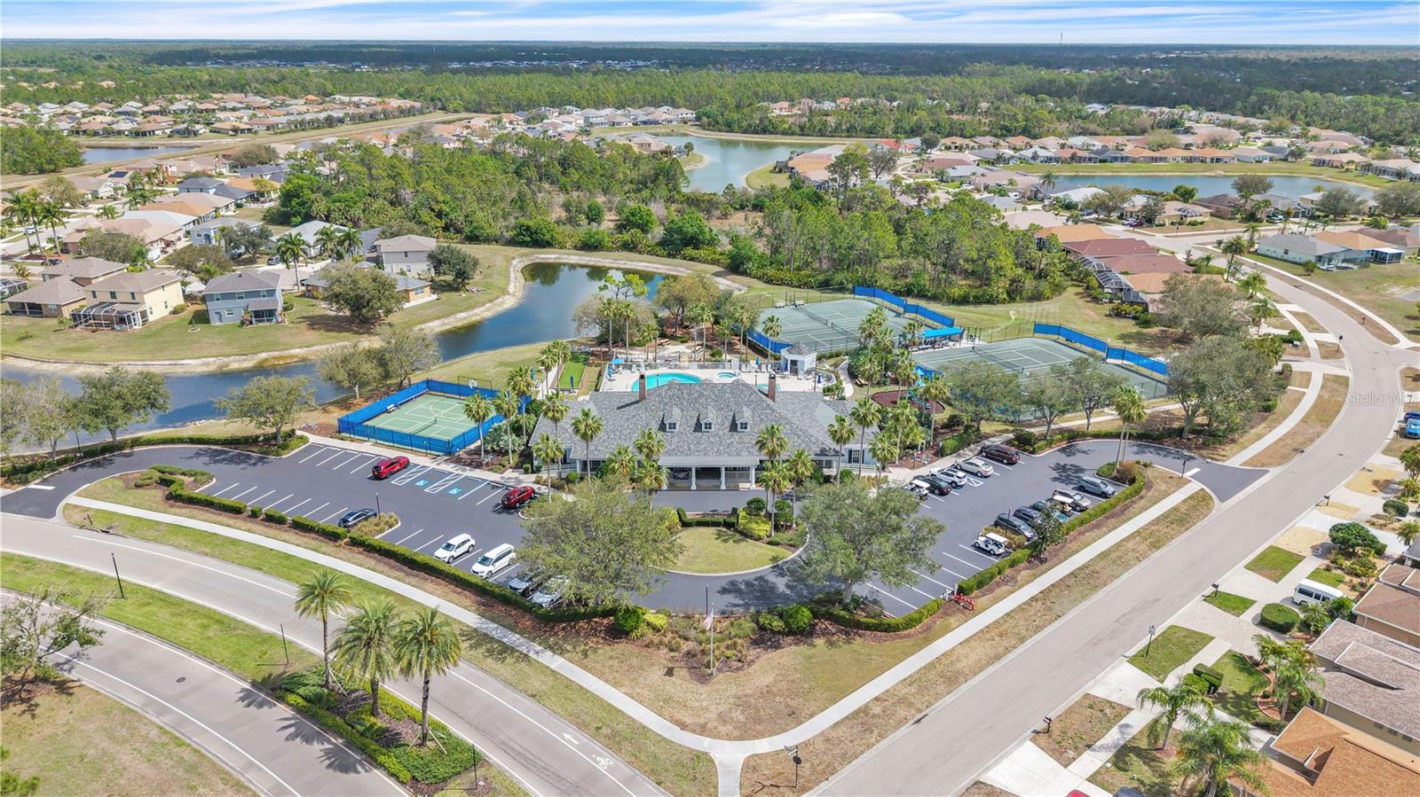 TOWNS AT LAKESIDE - Residential