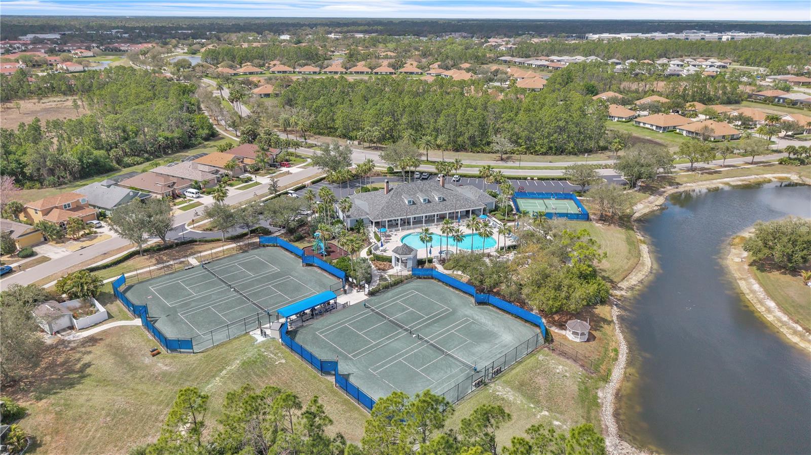 TOWNS AT LAKESIDE - Residential