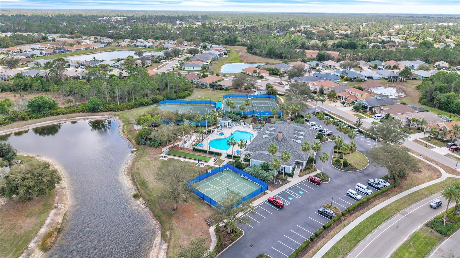 TOWNS AT LAKESIDE - Residential